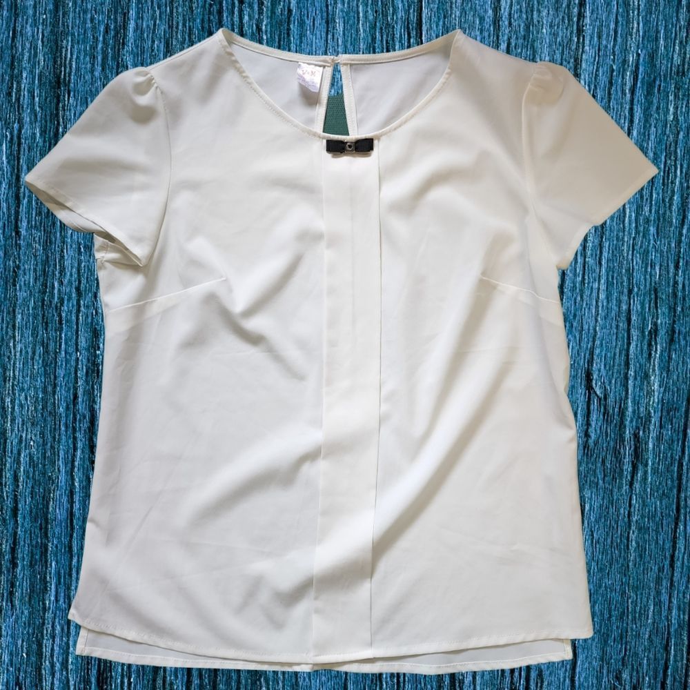 white blouse - Picture 2 of 6